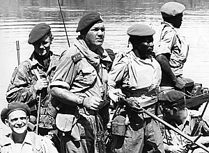Franchissement de la Lowa par des mercenaires du 5 Commando.
